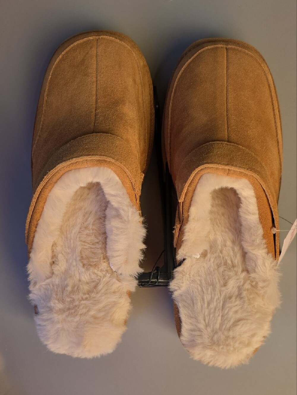 Joyspun Women's Faux Fur Convertible Clog Slippers - Picture 2 of 7